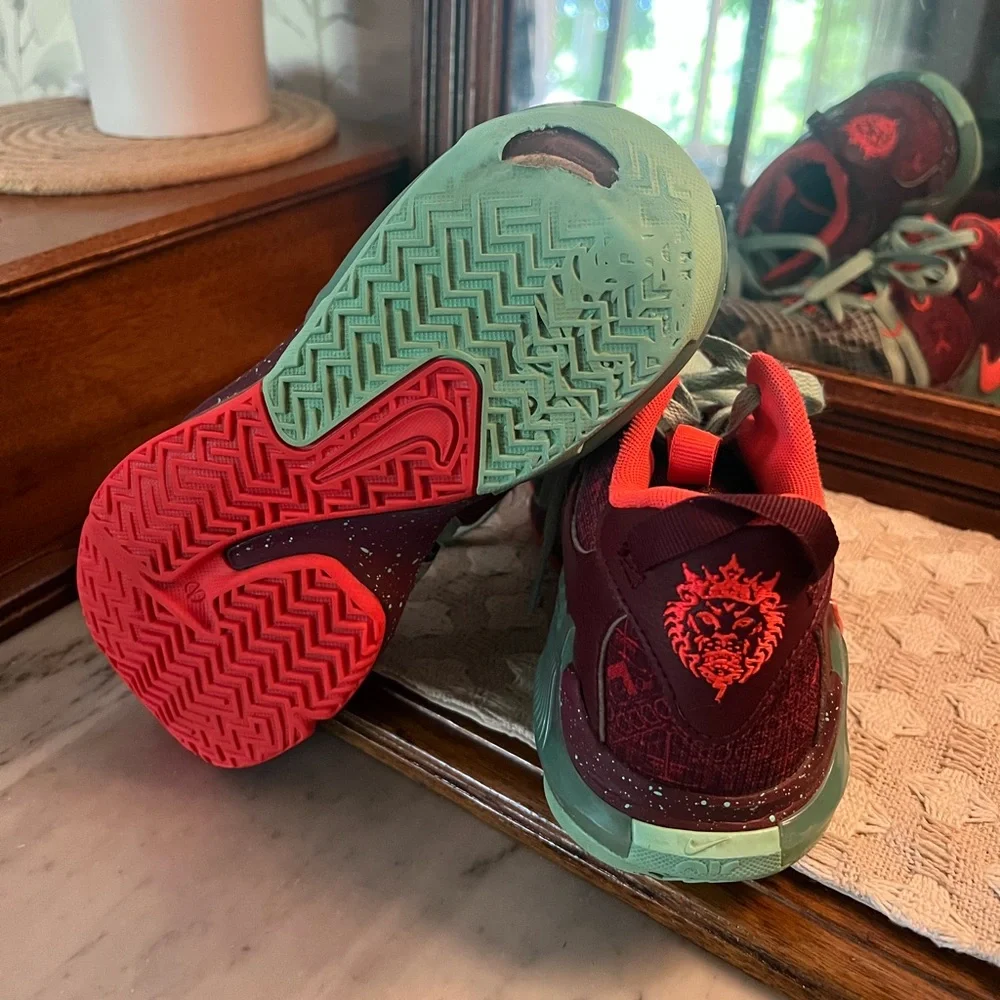 NIKE Classic LeBron Witness 7 SE Athletic Basketball Shoes Teal Red Boys Sz 5.5Y
